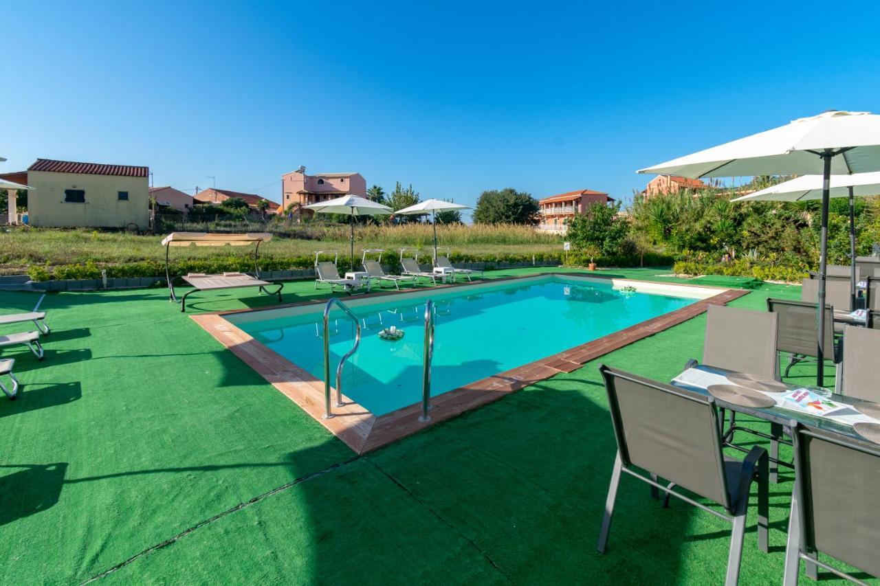 Appartement Akis & With Pool By Hotelius
